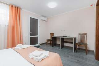 Гостевой дом Villa Bonda Одесса Cемейный номер с собственной ванной комнатой-11