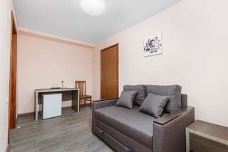 Гостевой дом Villa Bonda Одесса Cемейный номер с собственной ванной комнатой-6